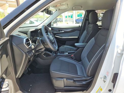 Used 2025 Chevrolet TrailBlazer LT AWD/4WD image 11