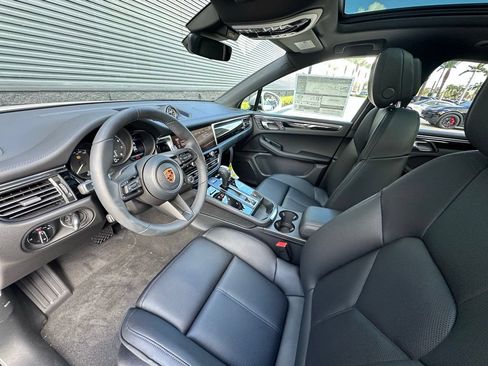 Used 2026 Porsche Macan AWD/4WD image 4