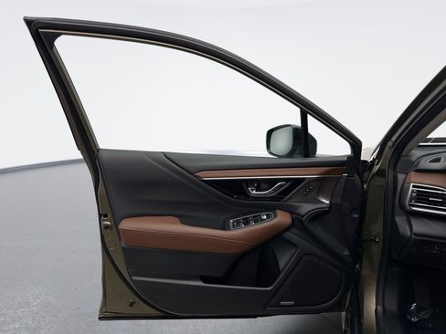 Used 2023 Subaru Outback Touring AWD/4WD image 9