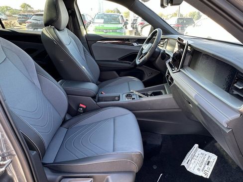 New 2025 Volkswagen Tiguan SE R-Line image 15