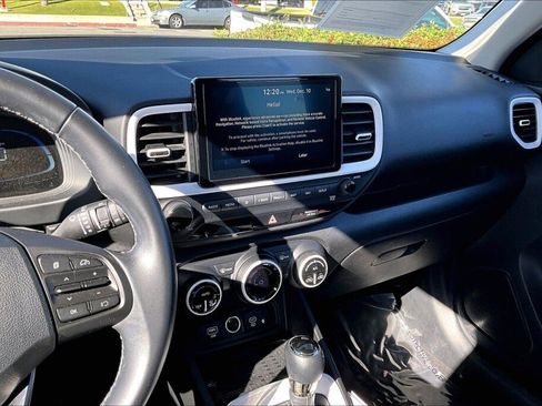 Certified 2023 Hyundai Venue Limited w/ Cargo Package image 8