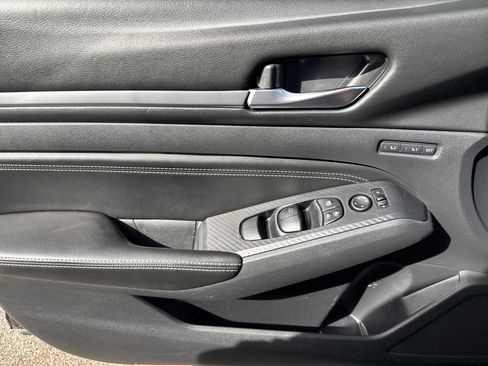 Used 2019 Nissan Altima 2.5 Platinum FWD image 14