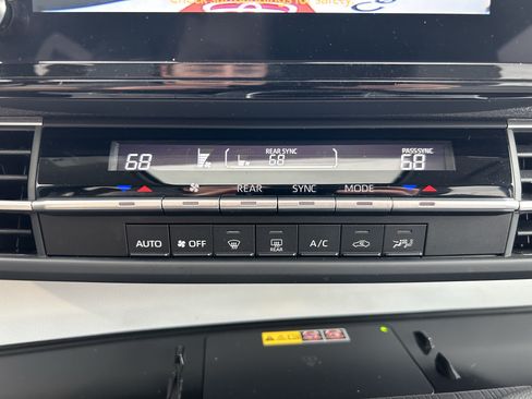 Certified 2025 Toyota Sienna LE w/ LE Plus Package AWD/4WD image 32