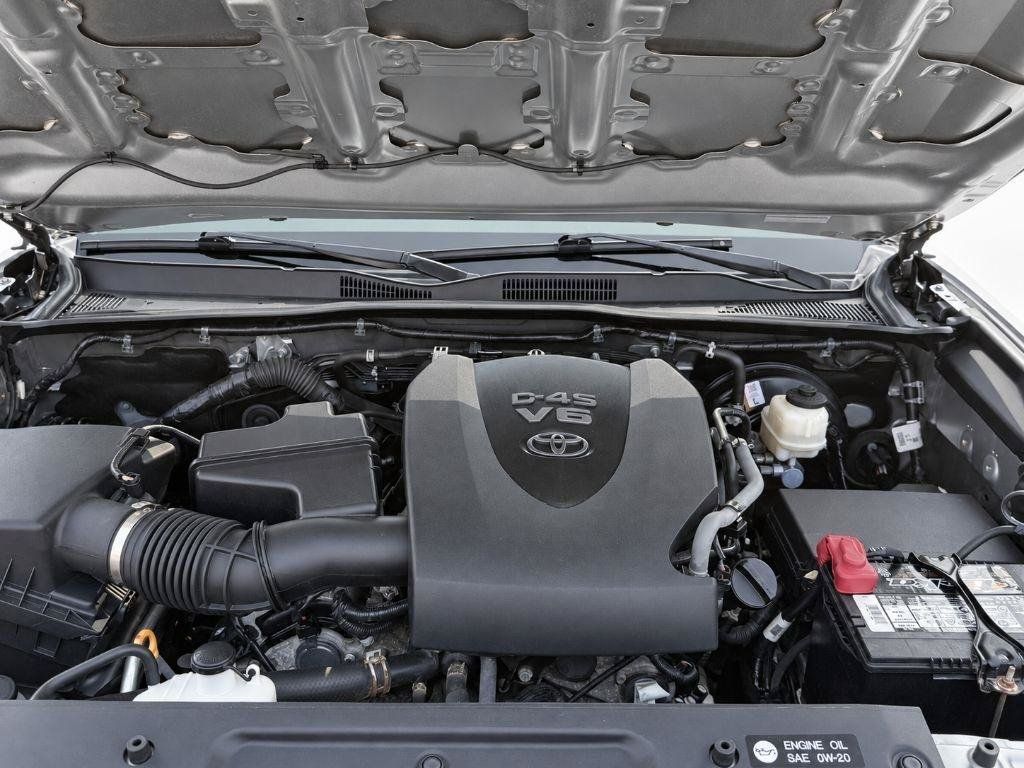 Used 2018 Toyota Tacoma SR AWD/4WD image 15