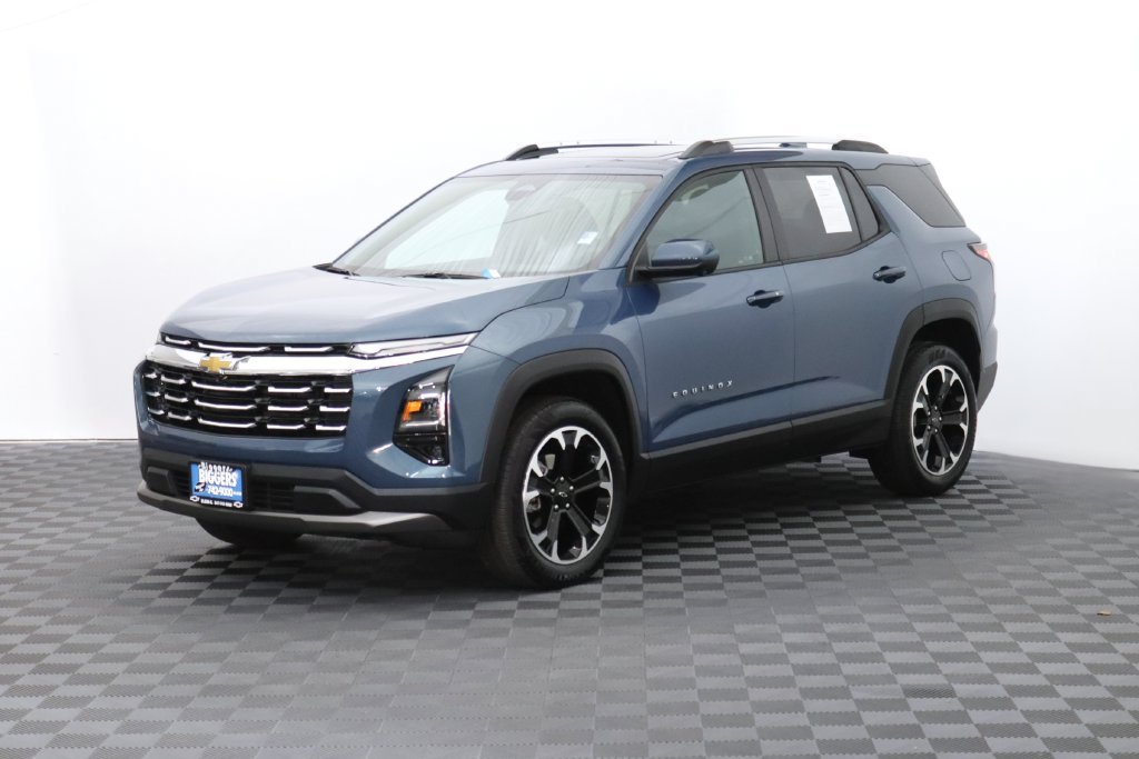 Used 2025 Chevrolet Equinox LT w/ Convenience Package II FWD image 3