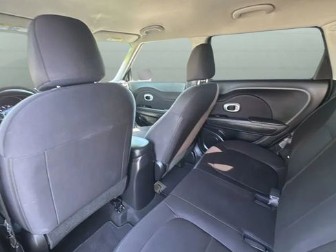 Used 2018 Kia Soul FWD image 29