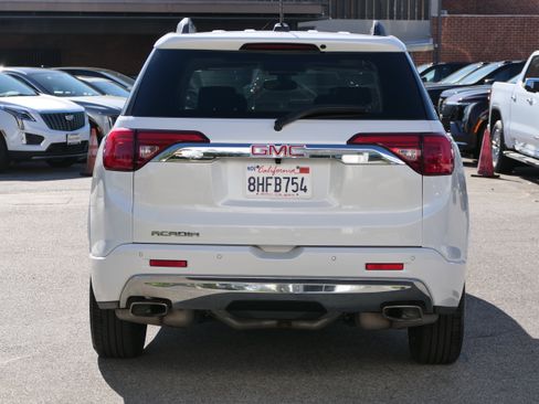 Used 2018 GMC Acadia Denali w/ Technology Package AWD/4WD image 4
