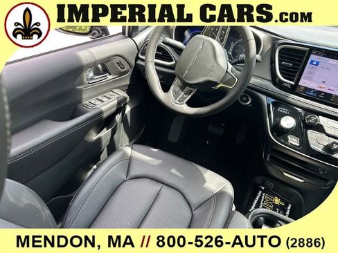 New 2027 Chrysler Pacifica Select AWD/4WD image 19