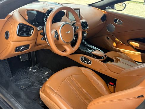 Used 2023 Aston Martin V8 Vantage Coupe RWD image 13