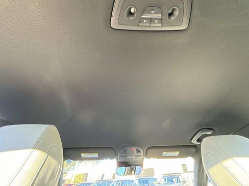 Used 2025 Genesis G70 2.5T image 18