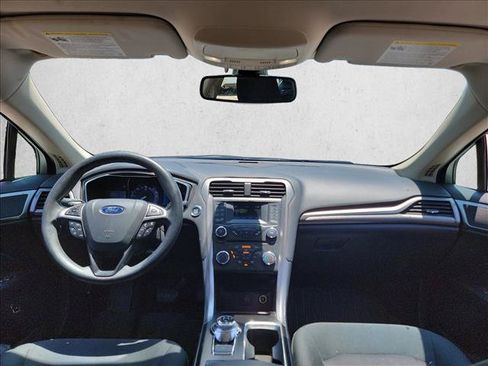 Used 2018 Ford Fusion SE FWD image 14