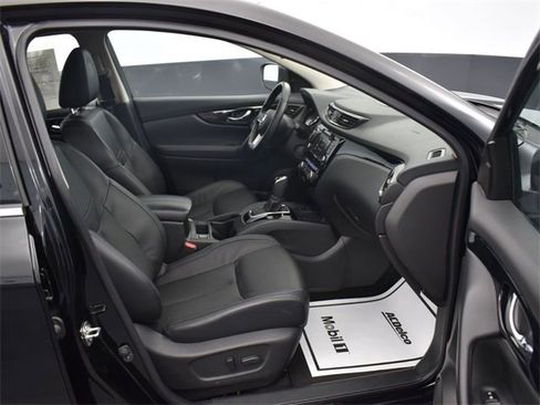 Used 2022 Nissan Rogue Sport SL w/ Premium Package image 23