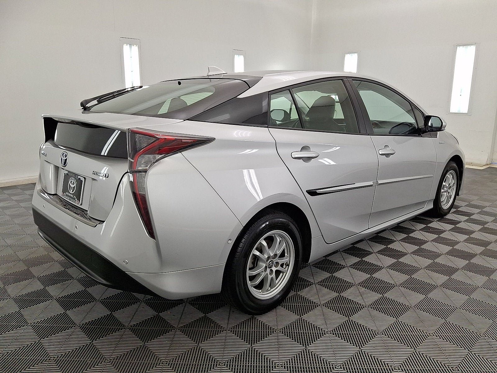 Used 2017 Toyota Prius Four w/ Advanced Technology Package FWD image 17