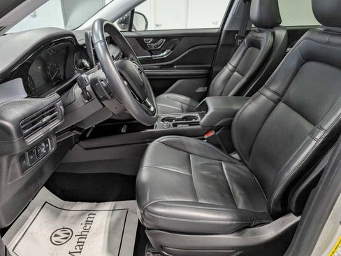 Used 2022 Lincoln Corsair AWD w/ Premium Package image 4