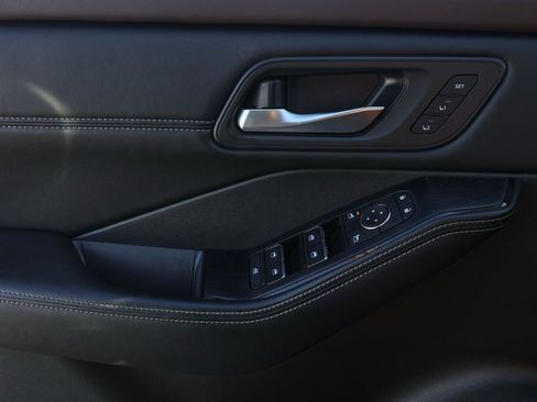 Used 2022 Nissan Rogue SL w/ SL Premium Package image 24