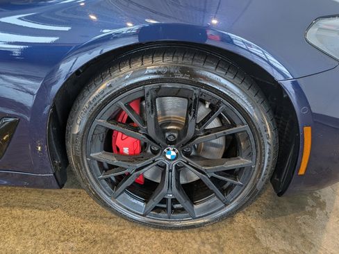 Used 2021 BMW M550i xDrive w/ Dynamic Handling Package image 10