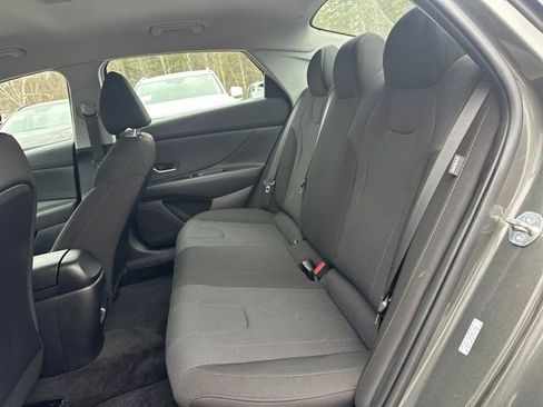 Certified 2024 Hyundai Elantra SE FWD image 19