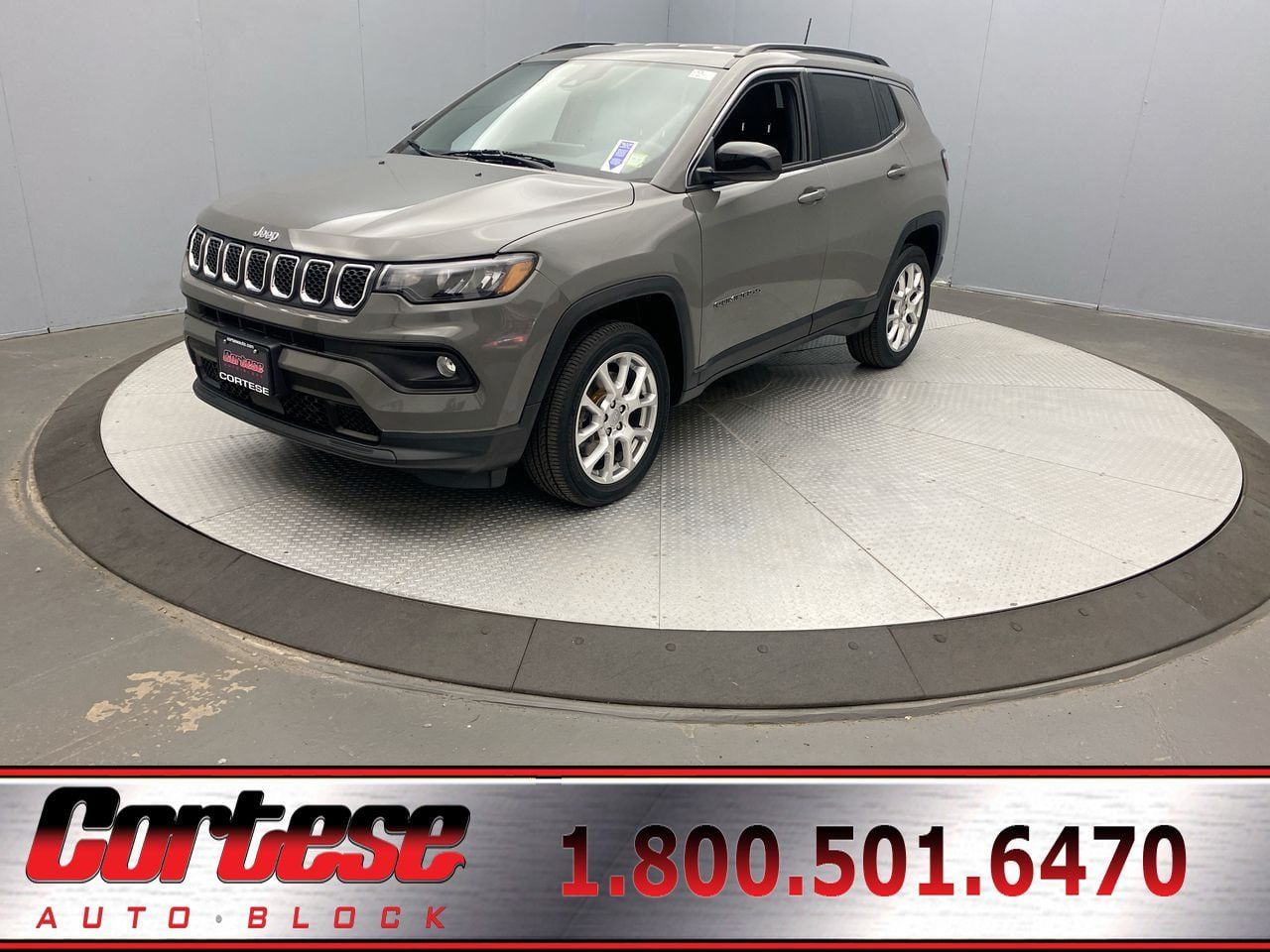 Used 2023 Jeep Compass Latitude AWD/4WD image 1
