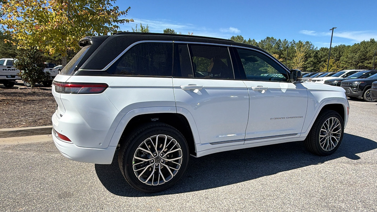 New 2027 Jeep Grand Cherokee Summit AWD/4WD image 8