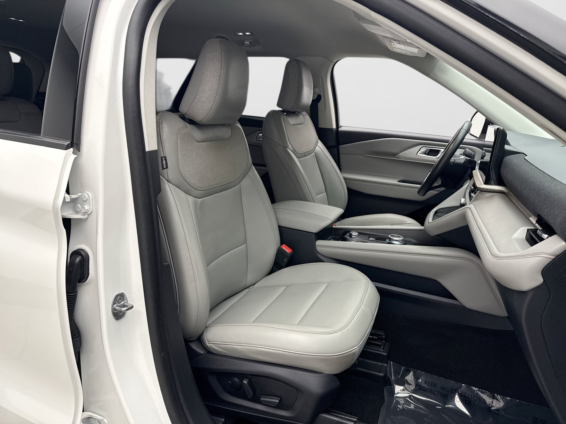 Used 2025 Ford Explorer Active w/ Active Comfort Package AWD/4WD image 17