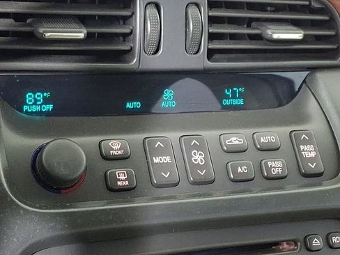 Used 2002 Cadillac De Ville w/ Comfort/Convenience Pkg image 18