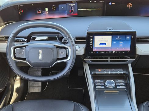 Used 2024 Lincoln Nautilus Premier image 30