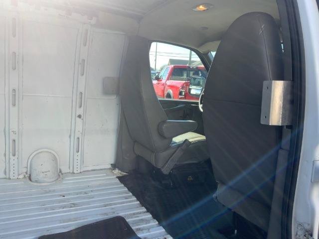 Used 2014 Chevrolet Express 2500 RWD image 22