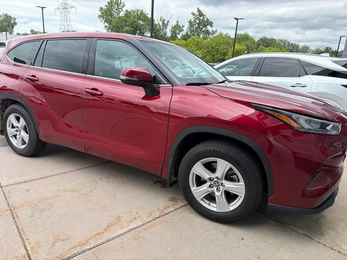 Used 2020 Toyota Highlander LE AWD/4WD image 10