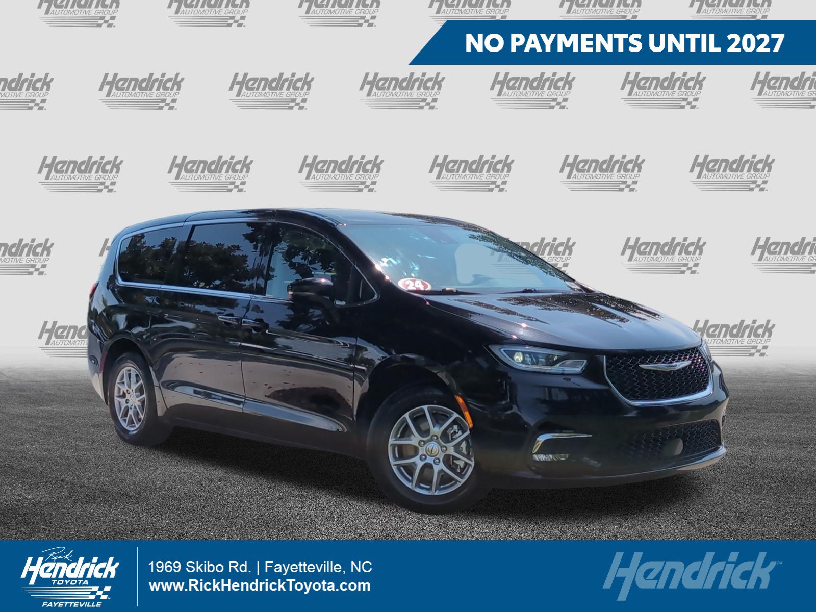 Used 2024 Chrysler Pacifica Touring-L FWD image 1