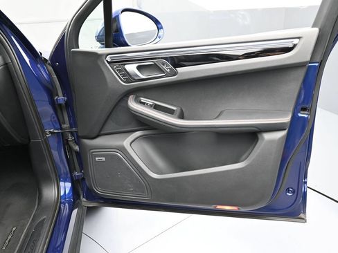 Certified 2023 Porsche Macan Turbo AWD/4WD image 28