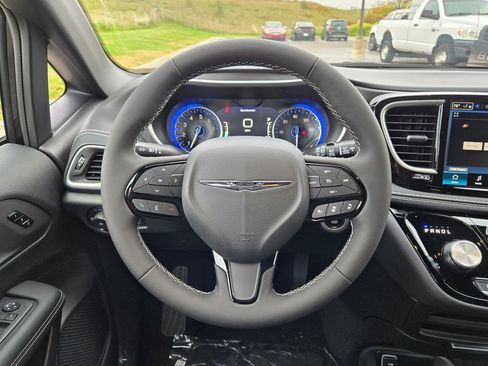 New 2026 Chrysler Pacifica Select w/ S Appearance Package image 16