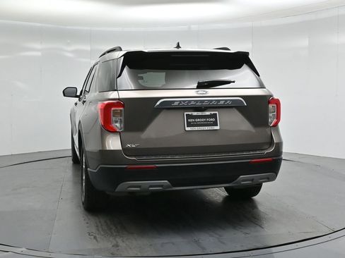 Certified 2021 Ford Explorer XLT w/ Equipment Group 202A RWD image 26