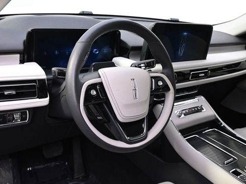 Used 2025 Lincoln Aviator Reserve w/ Equipment Group 201A AWD/4WD image 11