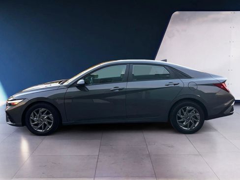 Used 2024 Hyundai Elantra SEL FWD image 2