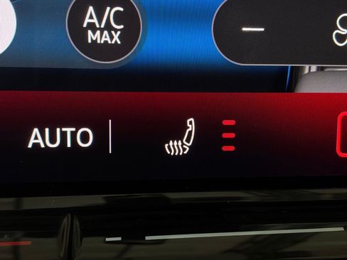 Used 2026 Volkswagen Tiguan SE FWD image 28