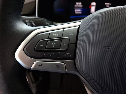 Used 2025 Volkswagen Taos SE image 19