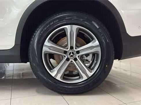 Used 2021 Mercedes-Benz GLC 300 4MATIC image 12