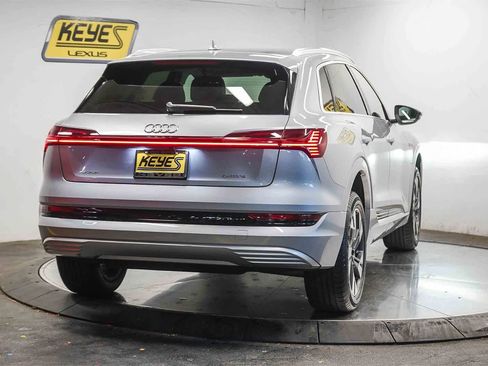 Used 2023 Audi e-tron Premium image 4