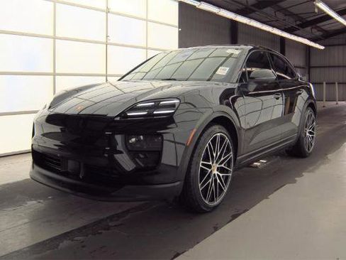 Used 2025 Porsche Macan 4 Electric AWD/4WD image 3