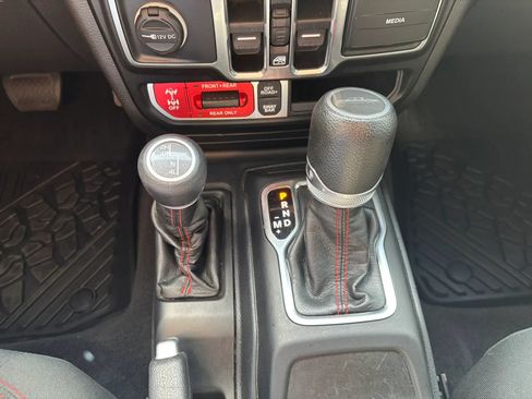Used 2021 Jeep Gladiator Rubicon w/ Trailer Tow Package AWD/4WD image 24