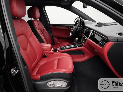 Used 2024 Porsche Macan w/ Premium Plus Package AWD/4WD image 8