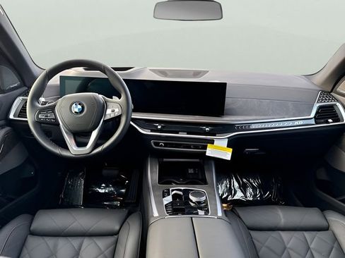 Used 2026 BMW X5 xDrive50e image 12