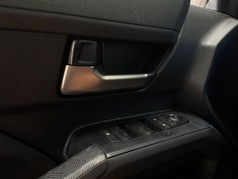 Used 2025 Toyota Tacoma TRD Off-Road AWD/4WD image 19