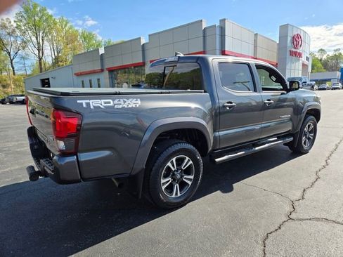 Used 2019 Toyota Tacoma TRD Sport w/ Technology Package image 7