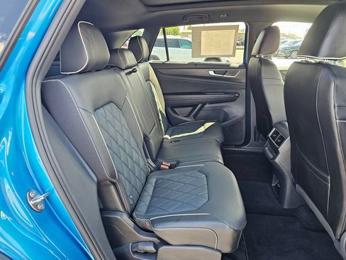 Certified 2025 Volkswagen Atlas Cross Sport SEL Premium R-Line AWD/4WD image 13