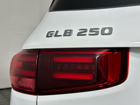 Used 2026 Mercedes-Benz GLB 250 4MATIC image 11