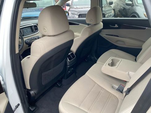 Used 2019 Kia Sorento LX image 23
