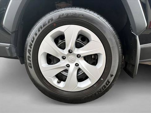 Certified 2025 Toyota RAV4 LE AWD/4WD image 9