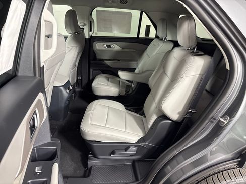 New 2026 Ford Explorer Active w/ Active Comfort Package RWD image 28