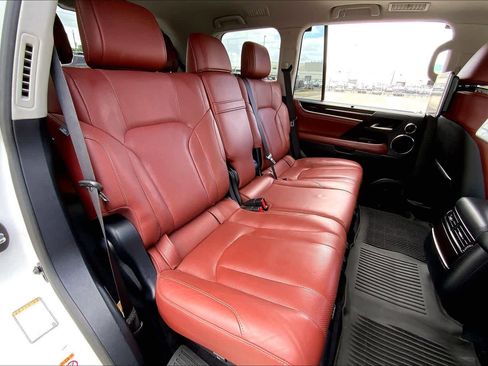 Used 2016 Lexus LX 570 4WD w/ Luxury Package image 37